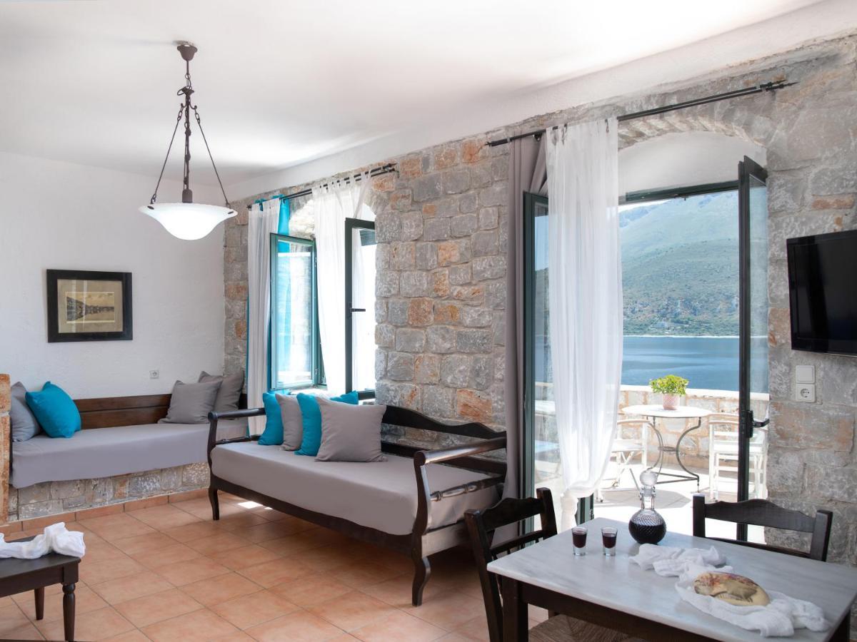 Selana Aparthotel Néon Oítilon